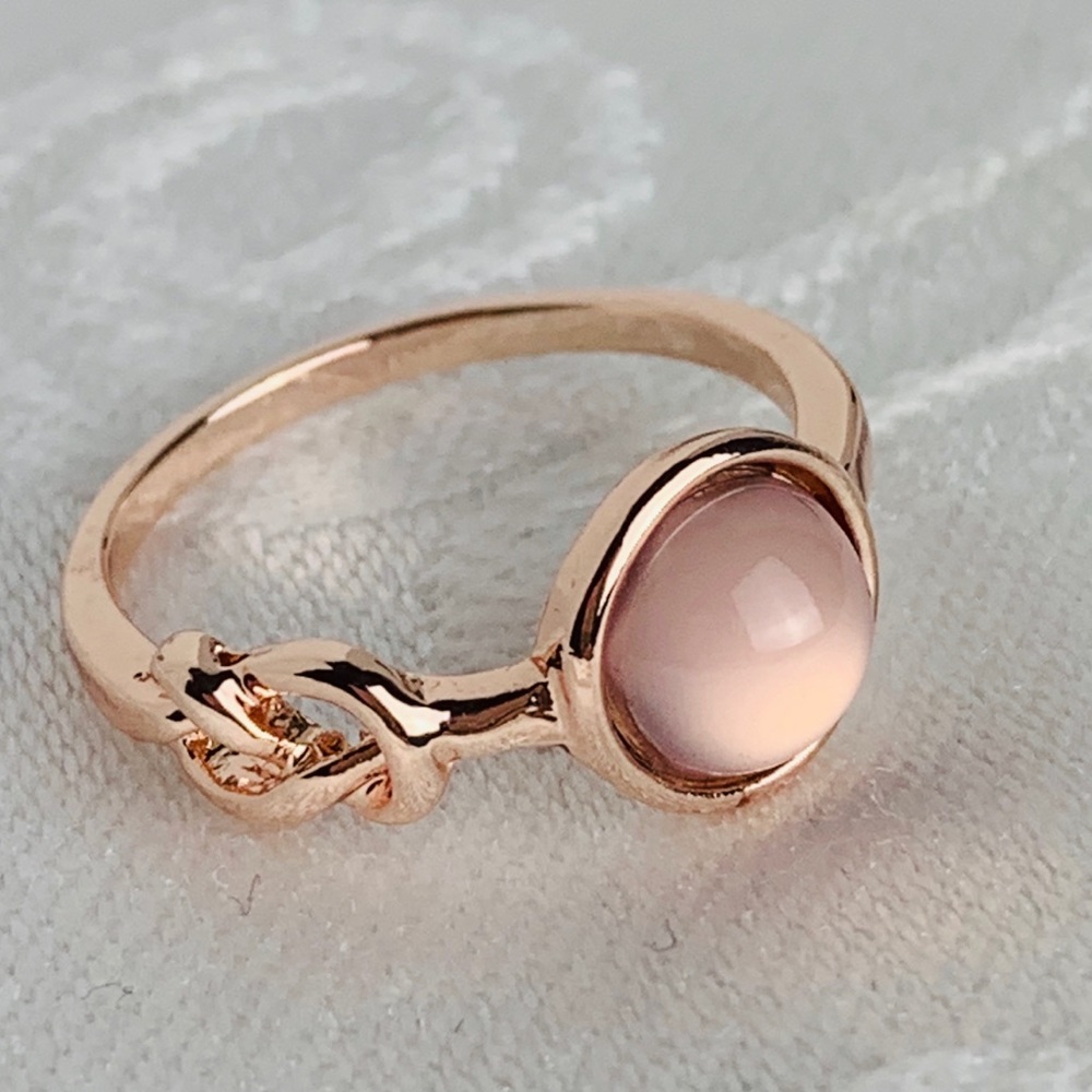 Boutique | Pink Moonstone Rose Gold Setting